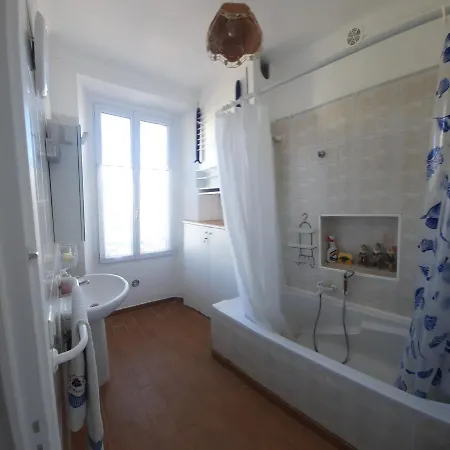 Ghis Lotus Homestay szállás *