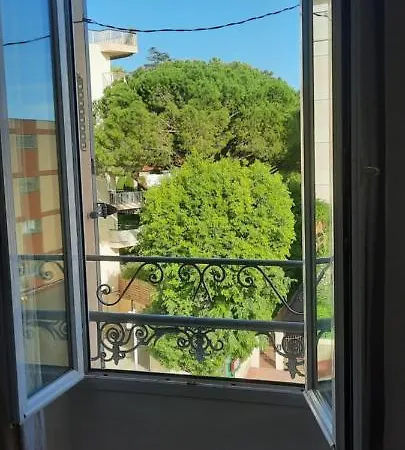 Ghis Lotus Канны